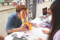 財金週週率先開跑 熱情攻佔海報街