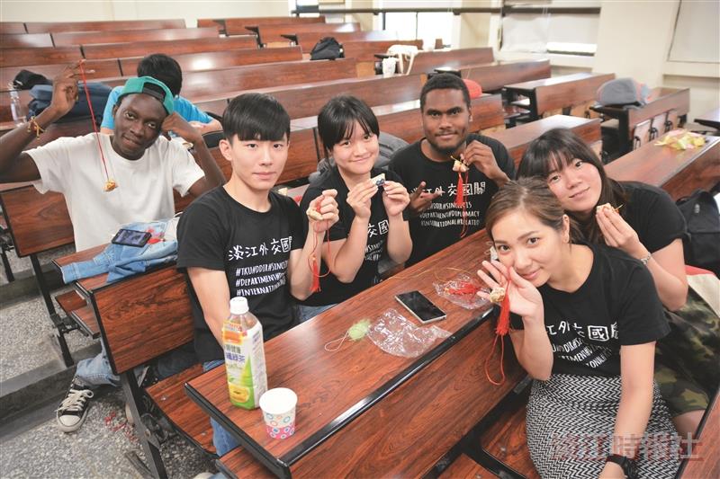 外交與國際系香包DIY過端午