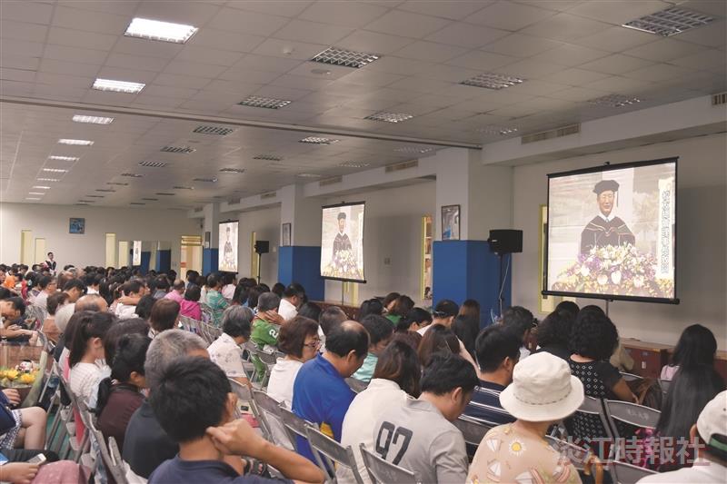 【2016畢業圖輯】浩浩淡江六六 職場通航久久