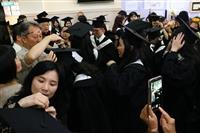 中文系自辦畢典歡送滿溫馨