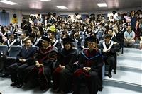 保險學系自辦畢典歡送滿溫馨