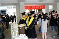 化學系自辦畢典歡送滿溫馨
