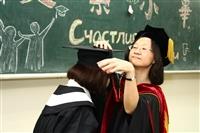 俄文系自辦畢典歡送滿溫馨