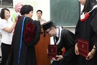 經濟系自辦畢典歡送滿溫馨