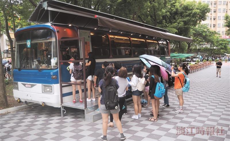 改裝快餐車現校園