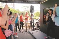 關詩敏來校演唱