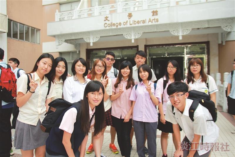 中文系青春制服日 宣示做守規範學生