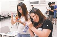 大地環保工作團廢棄罐變身藝術品
