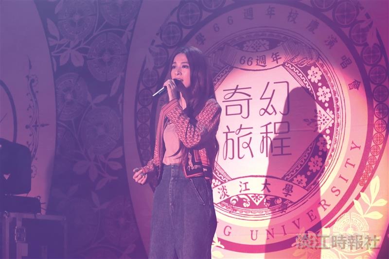 奇幻旅程1500人搶看Hebe演唱