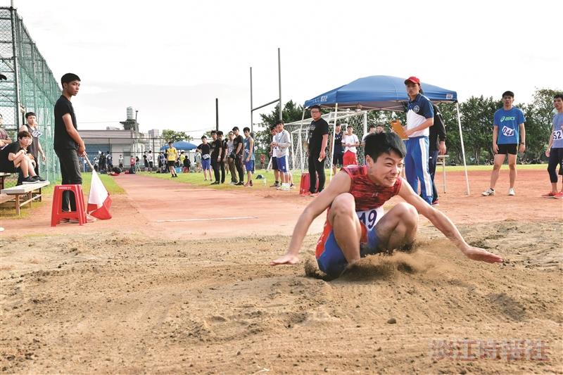 建校66週年生日快樂 淡江六六 燦爛九九