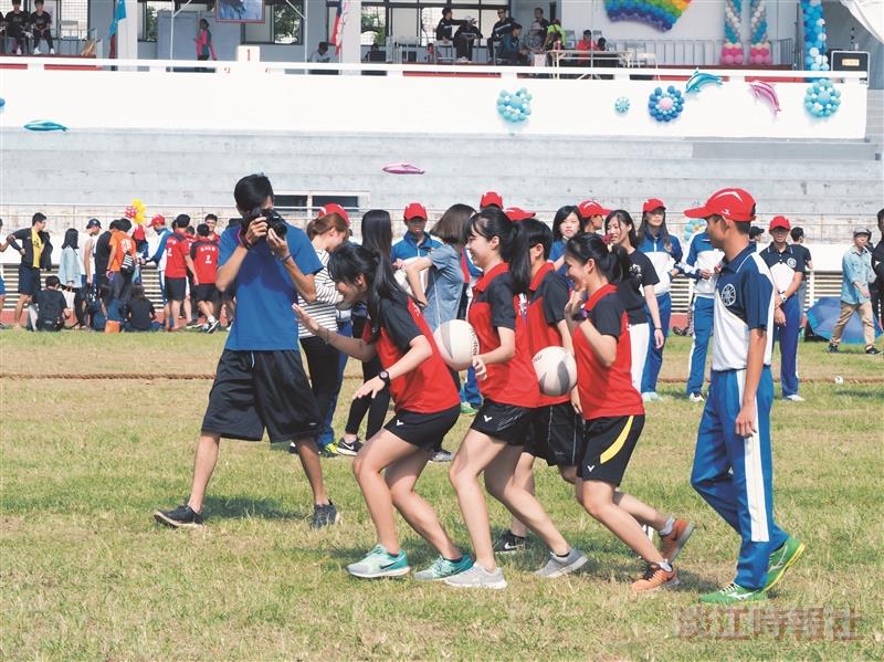 建校66週年生日快樂 淡江六六 燦爛九九