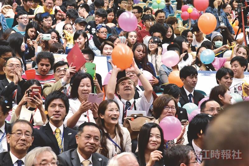 建校66週年生日快樂 淡江六六 燦爛九九