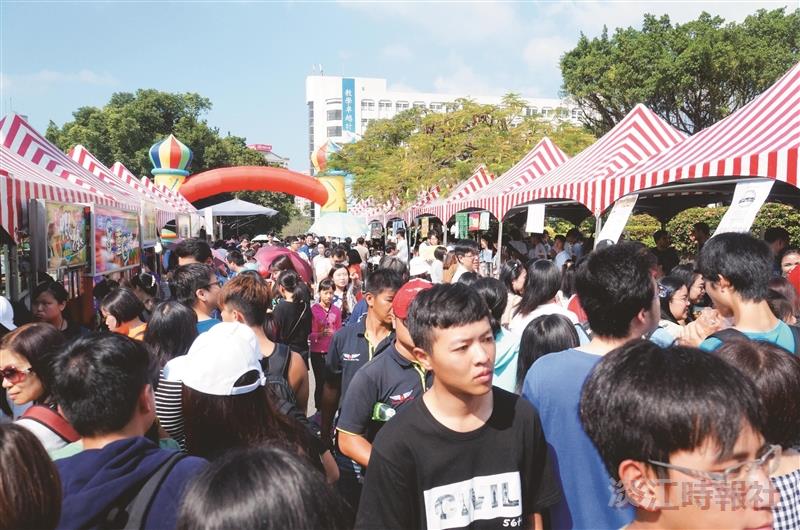 建校66週年生日快樂 淡江六六 燦爛九九
