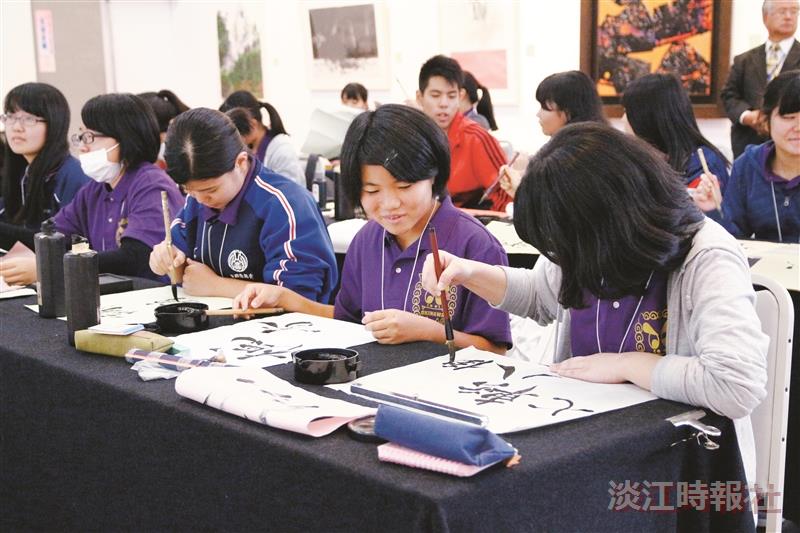 沖繩17所高校生來訪 讚e筆實用