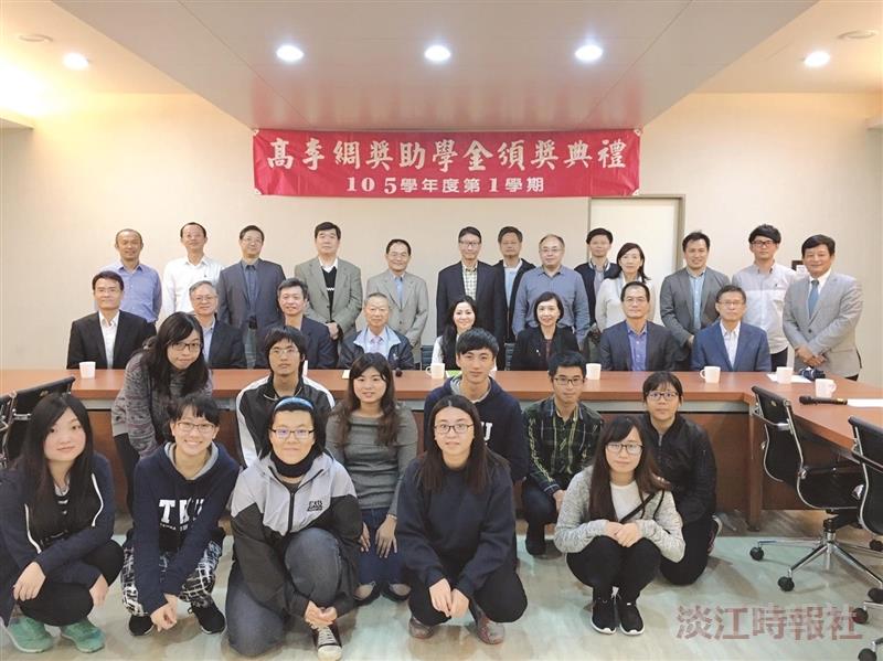 高千媛頒高李綢獎助金勉勵12生