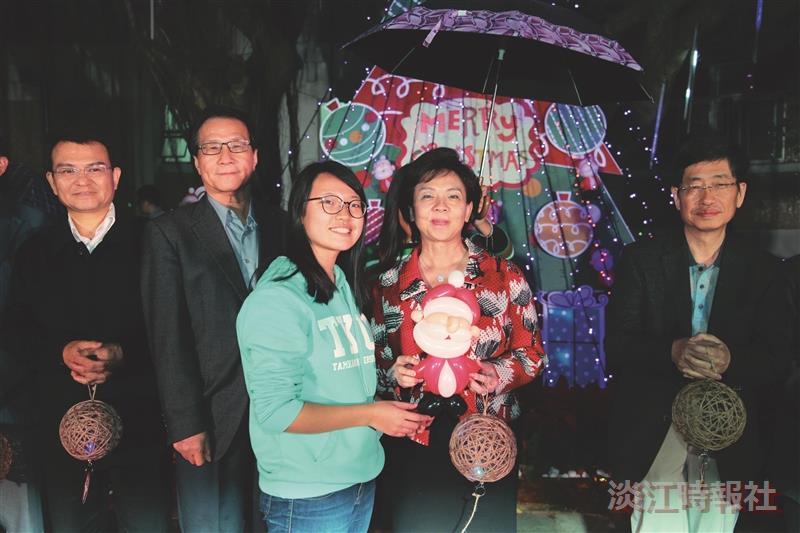 師生點燈祈福照亮淡江人