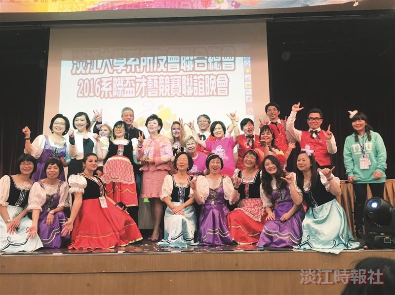 400校友齊聚飆才藝 企管系友捐百萬助學