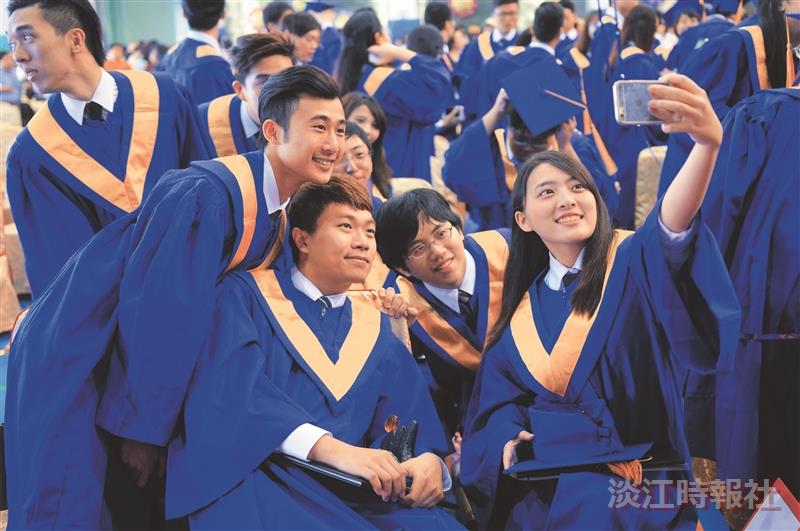 蘭陽畢典合唱蘭陽之歌Proud of You。（圖／本報資料照片）
