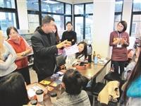 視障資源中心於2014年舉辦北區輔導聯繫會報，邀請到臺北城市科技大學輔導老師李國源傳授互動技巧。（圖／本報資料照）