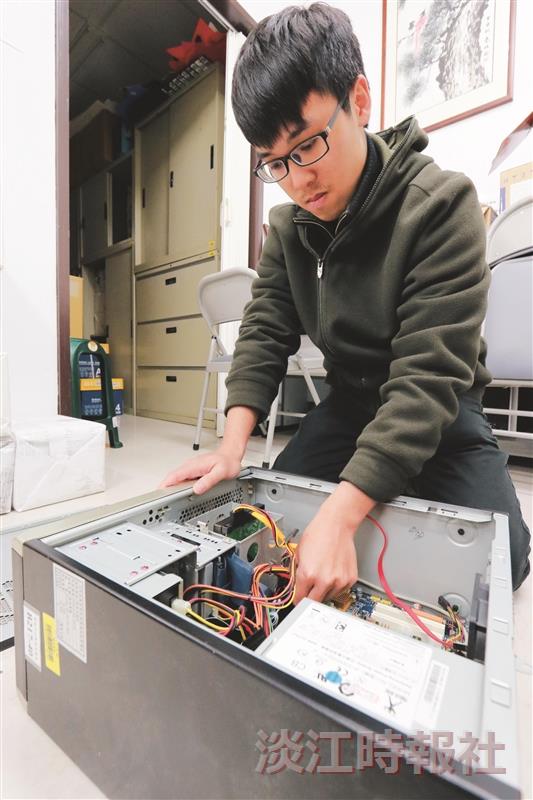 資工四蕭百淳 電腦維修高手 實踐學用合一