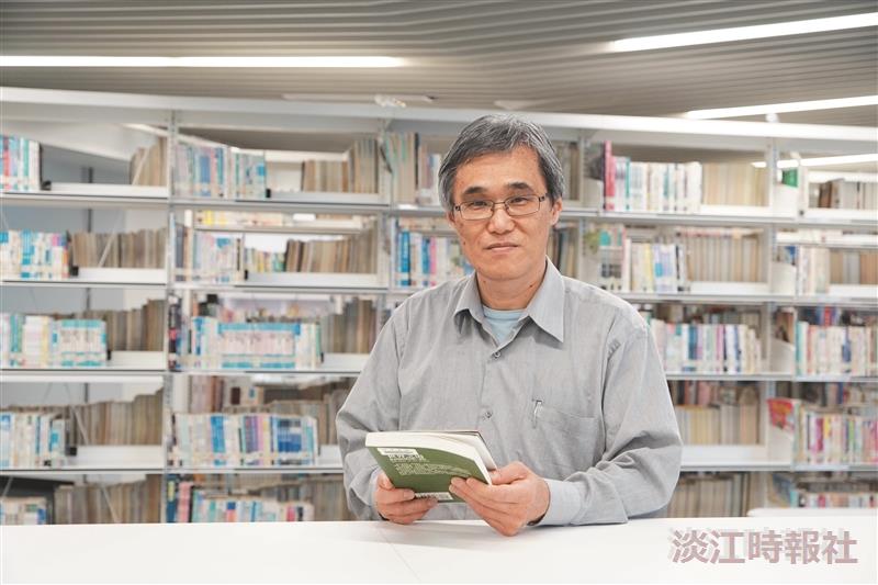 新北市立圖書館館長 高鵬融入城鄉特色歡迎「路過」
