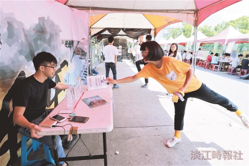 資圖週海報街互動遊戲人氣旺