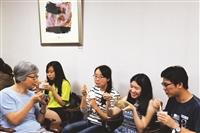 資圖系師生40人相聚端午會