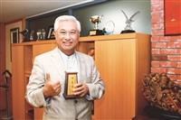 穩懋半導體董事長　陳進財回饋母校共育會計人才