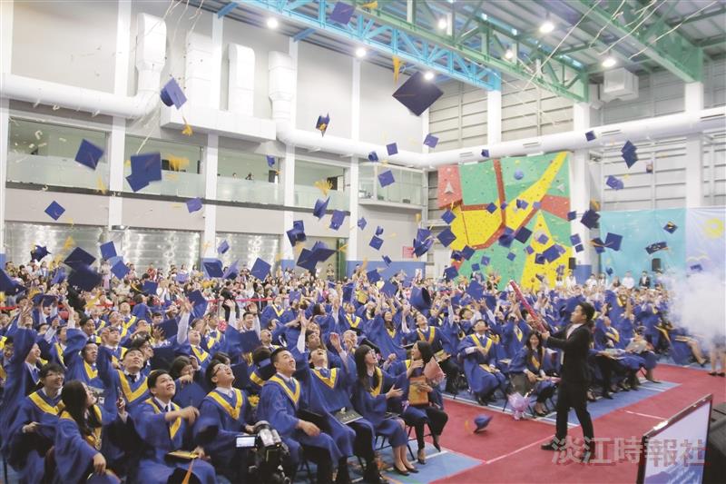 蘭陽畢典全英語歡送190位畢業生