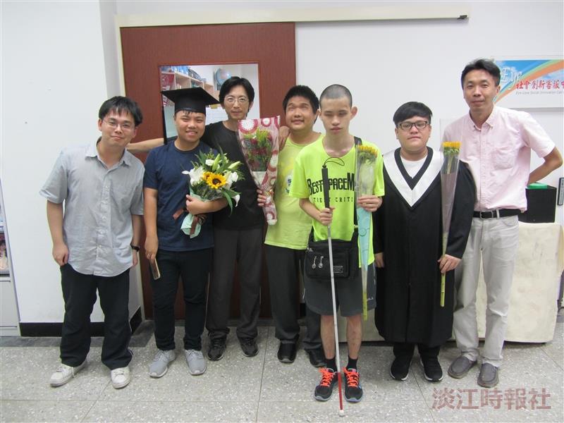 視障資源中心於10日，為身障畢業生舉行歡送茶會。（圖／視障資源中心提供）