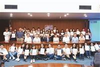 英文系41生獲獎學金 勉回饋所學
