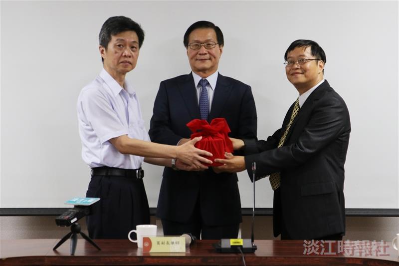 文學院院長及出版中心主任交接典禮