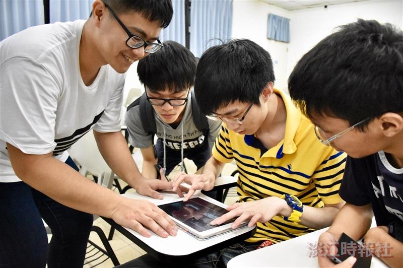 音樂遊戲社２０１７迎新玩「節奏天國」互動遊戲