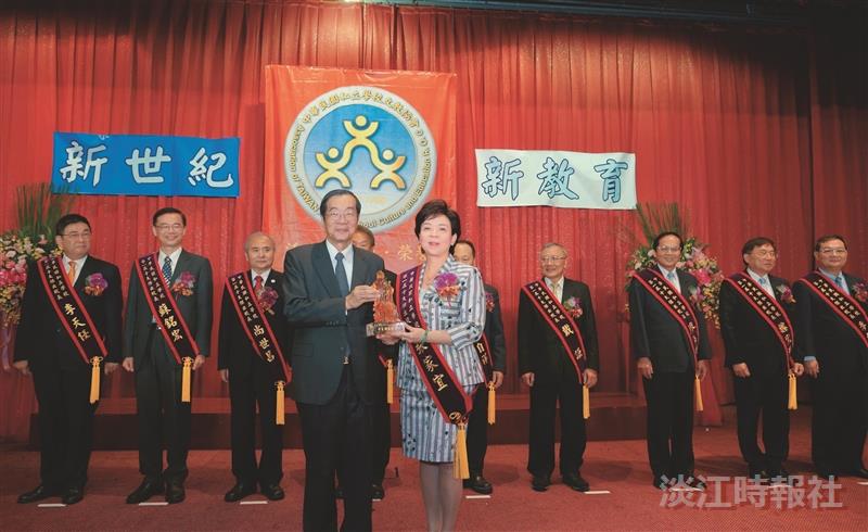 張校長獲頒傑出校長