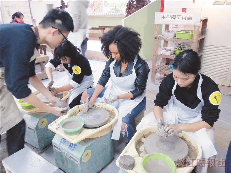 國際大使團領生探索台北