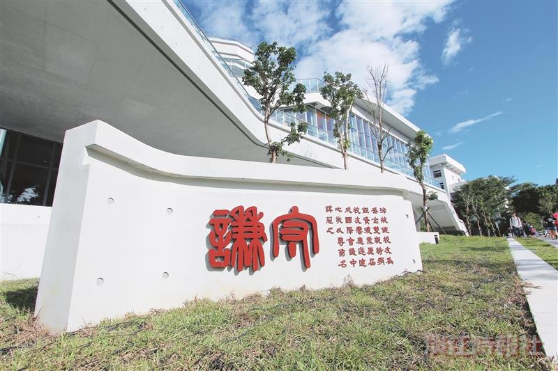 張建邦創辦人與淡江波段發展特刊