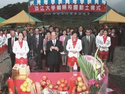 張建邦創辦人與淡江波段發展特刊