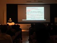 名書法家張炳煌25日在東京國立美術館以日語做「書法今探」