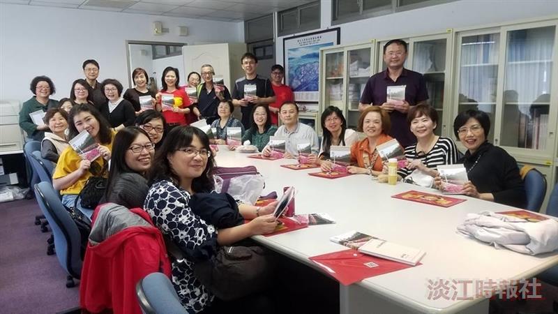 西語系畢業30年系友回娘家