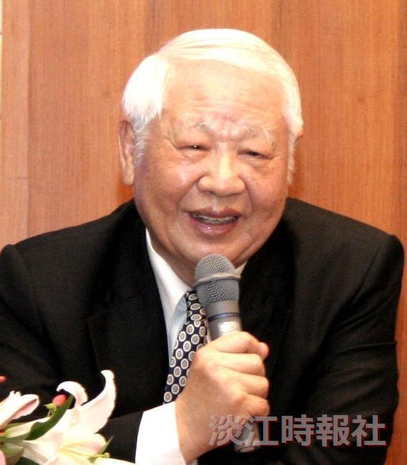 金鷹獎得主詩人洛夫