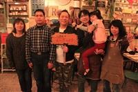 卜學亮返校採訪學弟 視障生廖晉宏料理圓夢