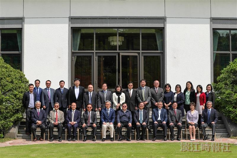 國際研究學院院長王高成率院內教授赴上海參加研討會