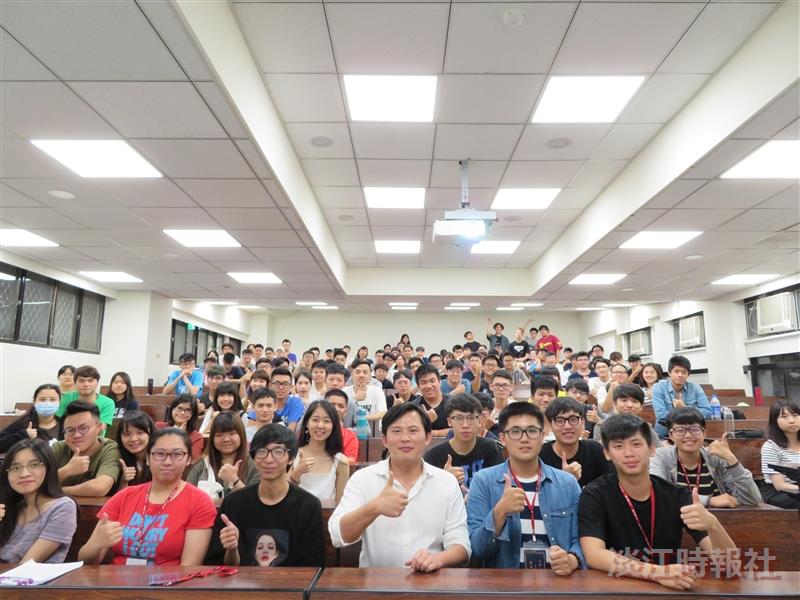 學生會攜手畢聯會 邀黃國昌談自治覺醒