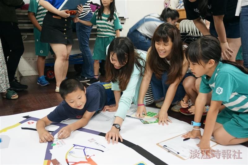 兒童文學服務學習課程修課同學帶領正德里小阿德課輔班孩童「尋找燕子的家」
