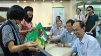 福建師範大學教授參觀石滬展
