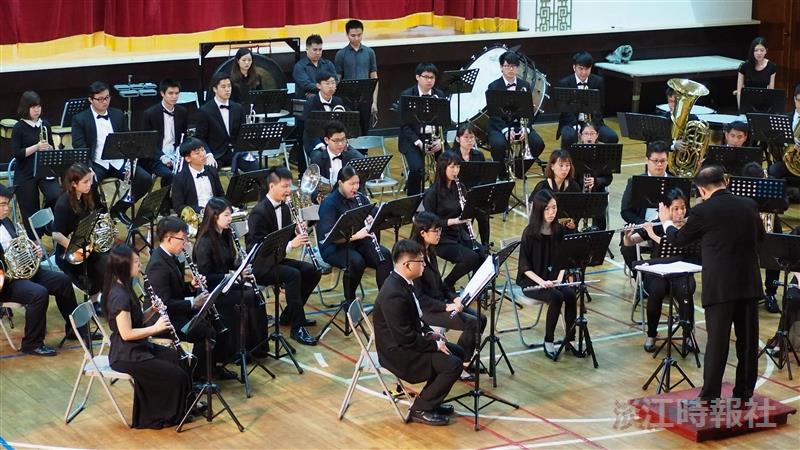 管樂團氣場強大　聯手演出Earth Walk