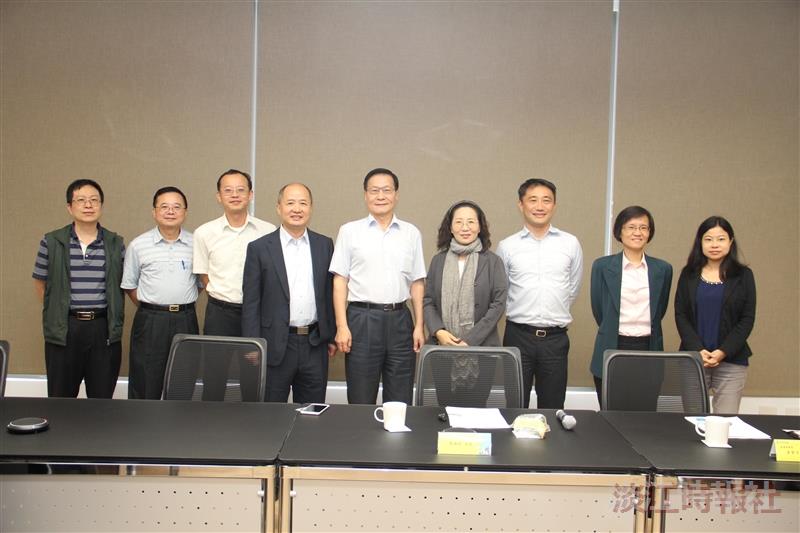 資訊處與新北經發局副局長洽談 Amazon雲端學院計畫