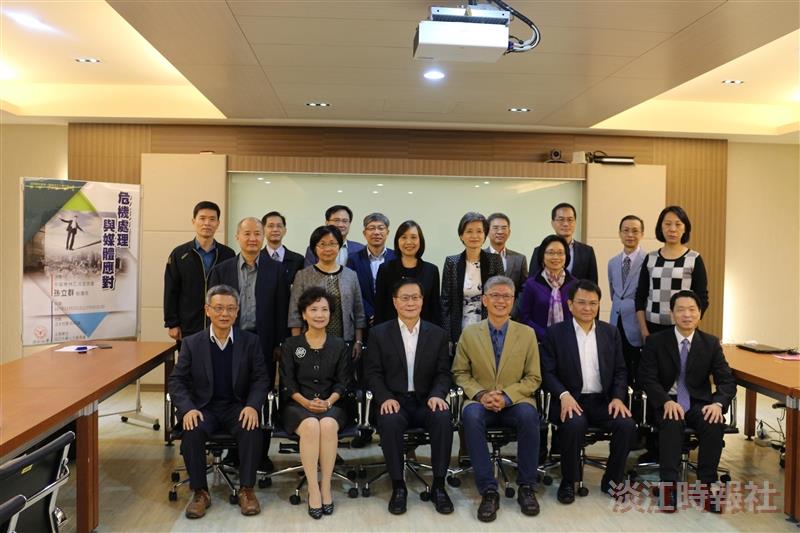 前行政院發言人孫立群來校談危機處理