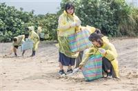 海下中心劉金源帶生赴北海岸洲子灣淨灘