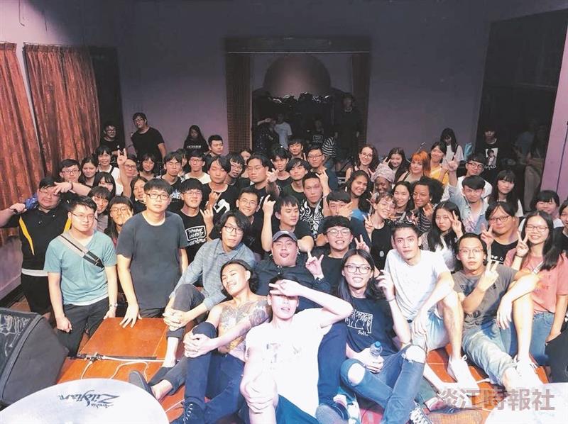 大雨不減熱情 80位齊聚LiveHouse